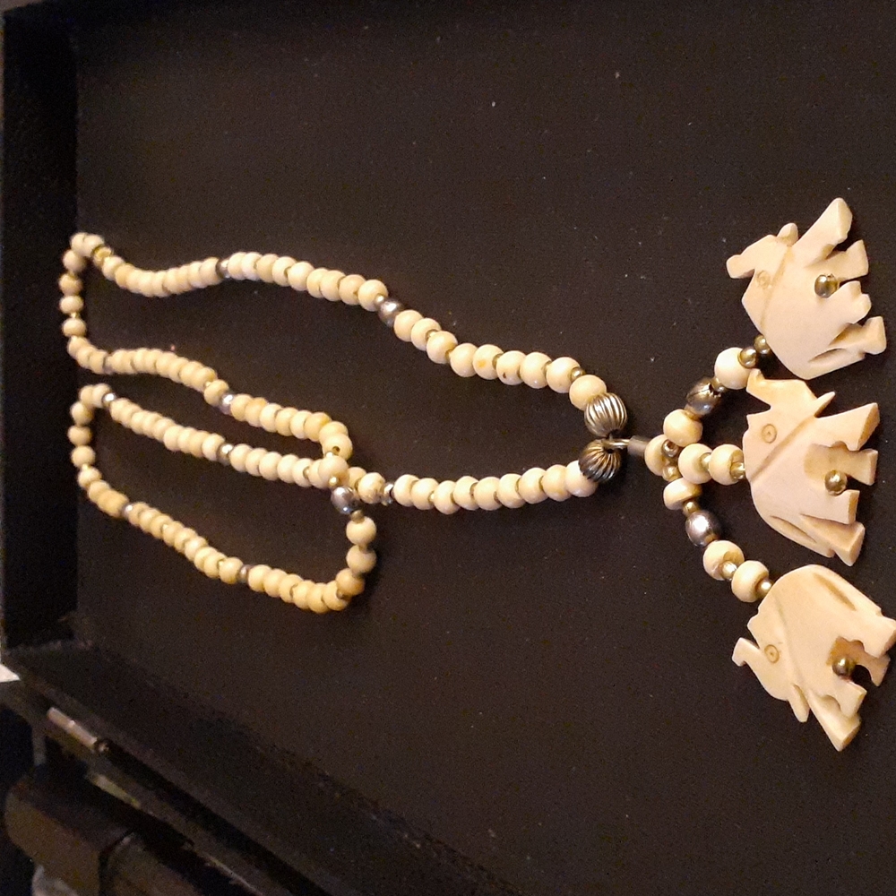 Vintage BOHO Elephant Beaded Necklass 21"